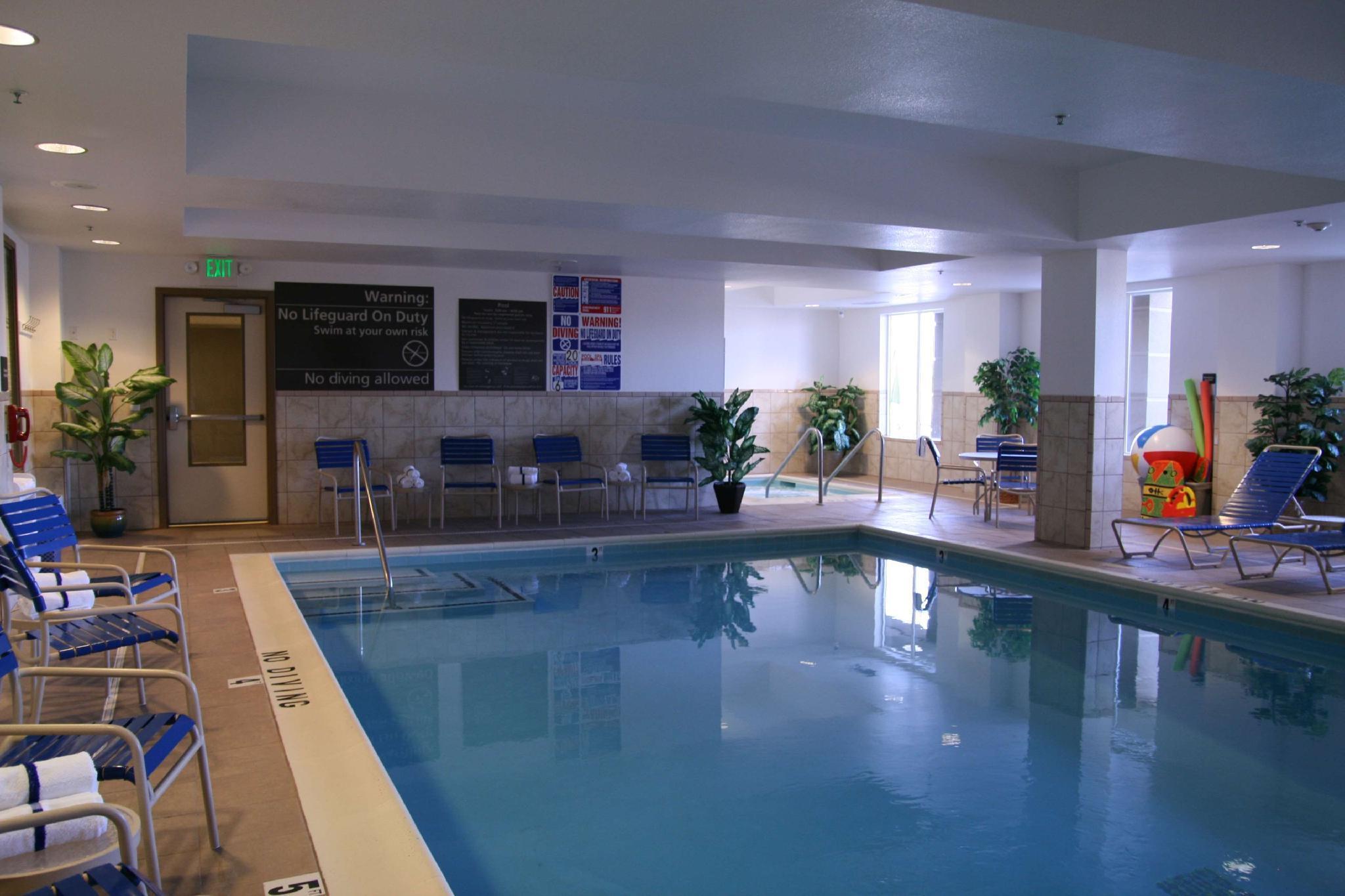 Hampton Inn & Suites Латроп Экстерьер фото